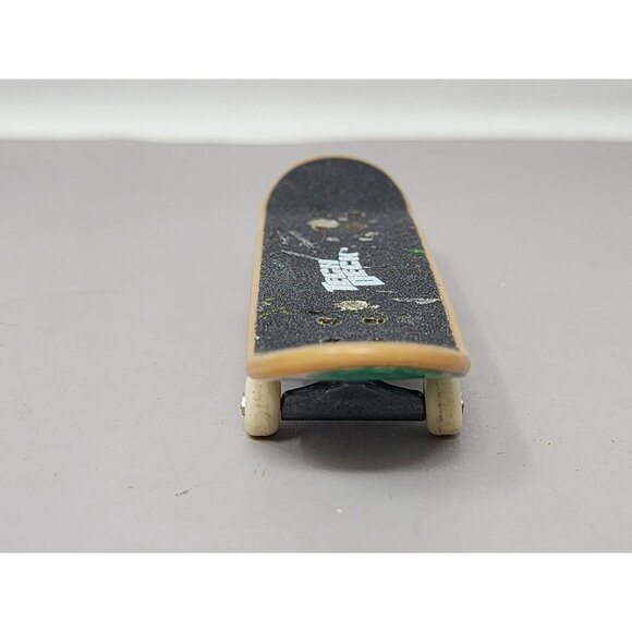Tech Deck Tosh‎ Mini Fingerboard Skateboard Black Deck With White Wheels - Picture 5 of 9